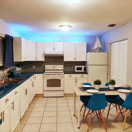 Manatee River Cottage In Historical Oldtown, Sleeps Up To 7 People